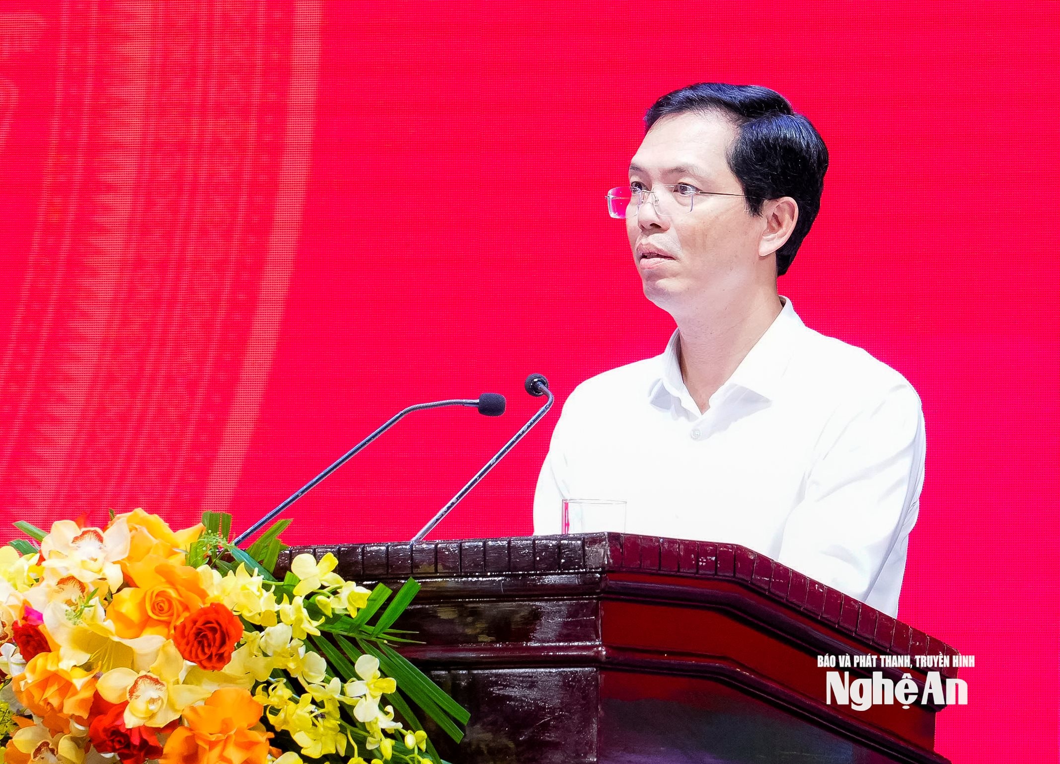 Giám đốc Sở Tài chính Trịnh Thanh Hải trình bày dự thảo Chương trình hành động thực hiện Nghị quyết Đại hội XIV của Đảng. Ảnh: Phạm Băng