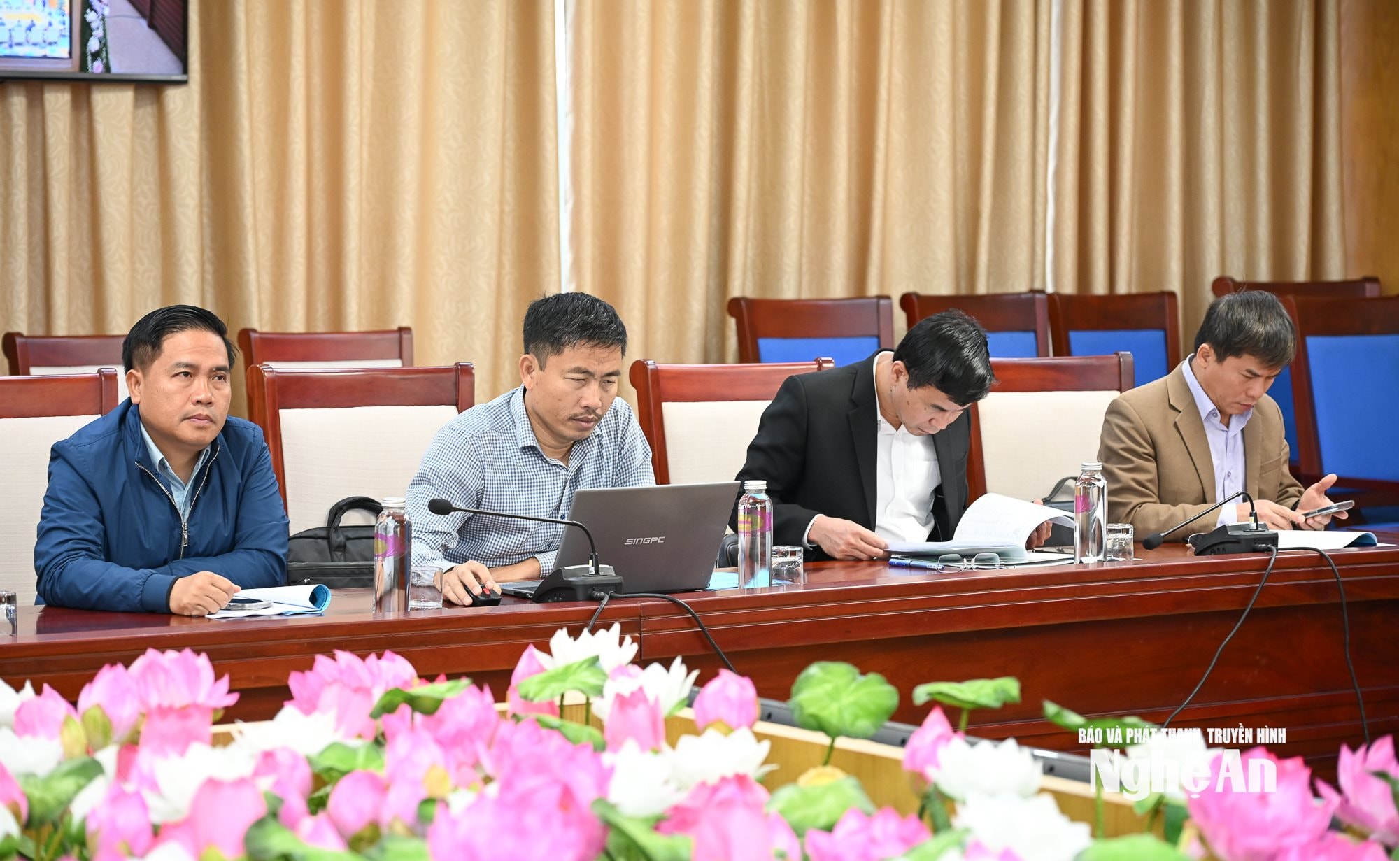 Họp trực tuyến Kinh tế bạc 4