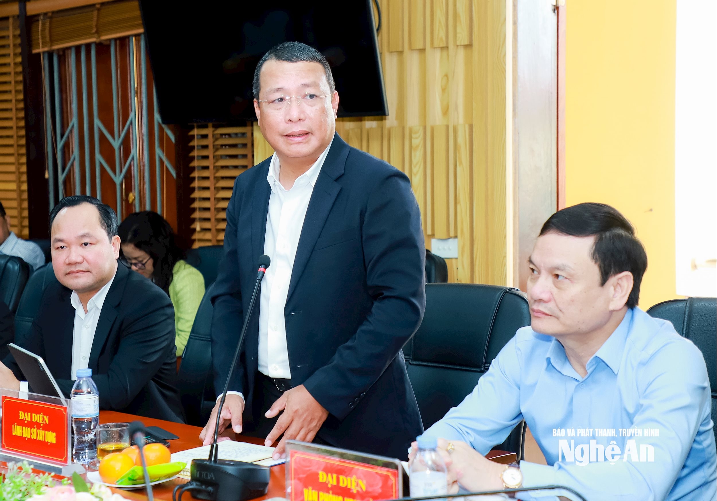 Ủy viên Ban Thường vụ Tỉnh ủy, Giám đốc Sở Xây dựng Phạm Hồng Quang phát biểu tại cuộc làm việc. Ảnh: Thành Duy