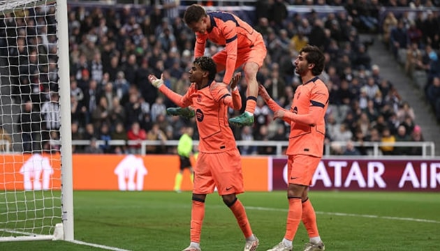 Lamine Yamal thực hiện thành công quả phạt đền quyết định cho Barcelona.