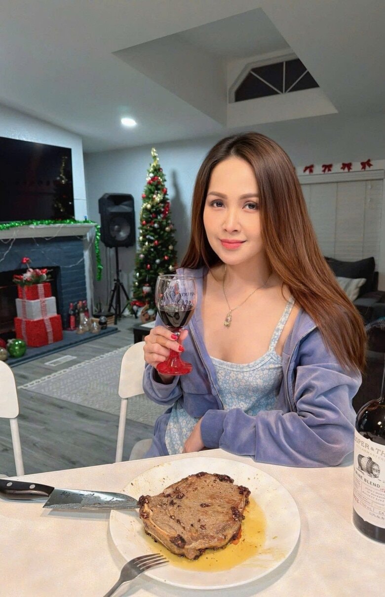 Vẻ đẹp mặn mà của nữ diễn viên Minh Thư