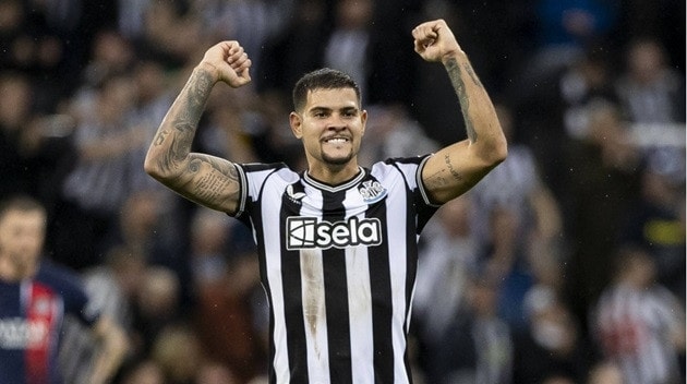 Bruno Guimaraes trong màu áo Newcastle United đang là mục tiêu hàng đầu của Man United