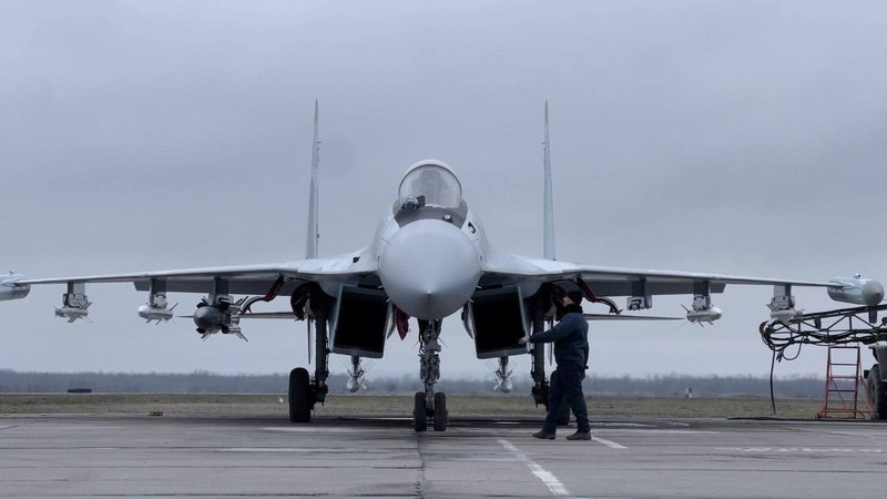 Tiêm kích Su-35S trong cấu hình vũ khí tối đa được gọi là Chế độ Quái thú
