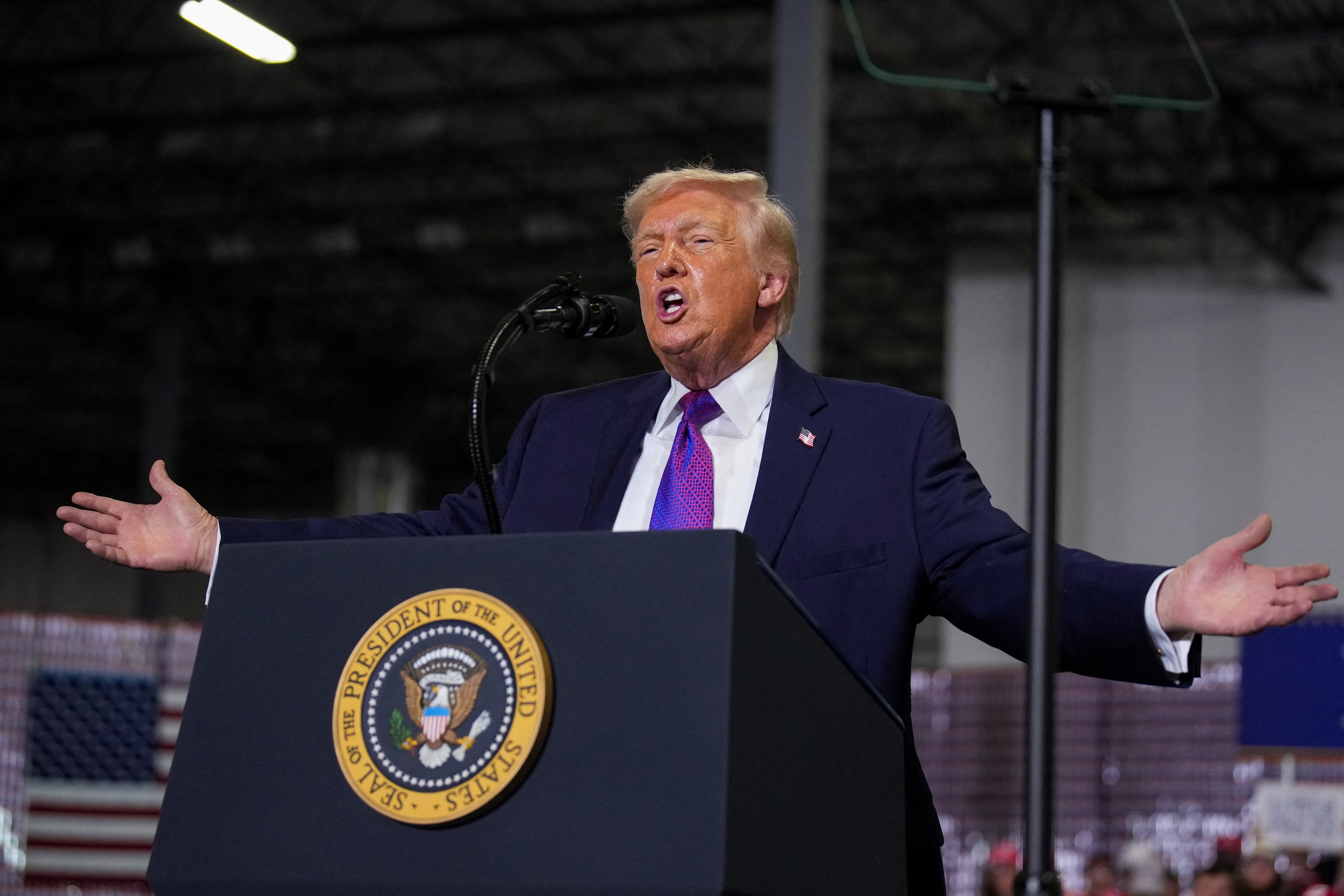 afp__20260311__2266023702__v2__highres__presidenttrumpvisitsapackagingfacilityinkent.jpg