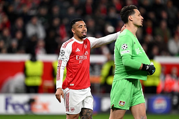 Gabriel Jesus bỏ lỡ cơ hội đáng tiếc