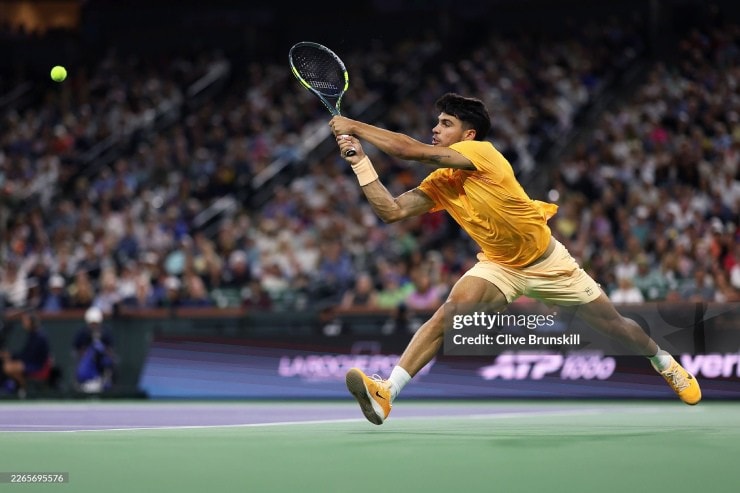 Carlos Alcaraz ăn mừng chiến thắng đầy cảm xúc trước Casper Ruud tại Indian Wells
