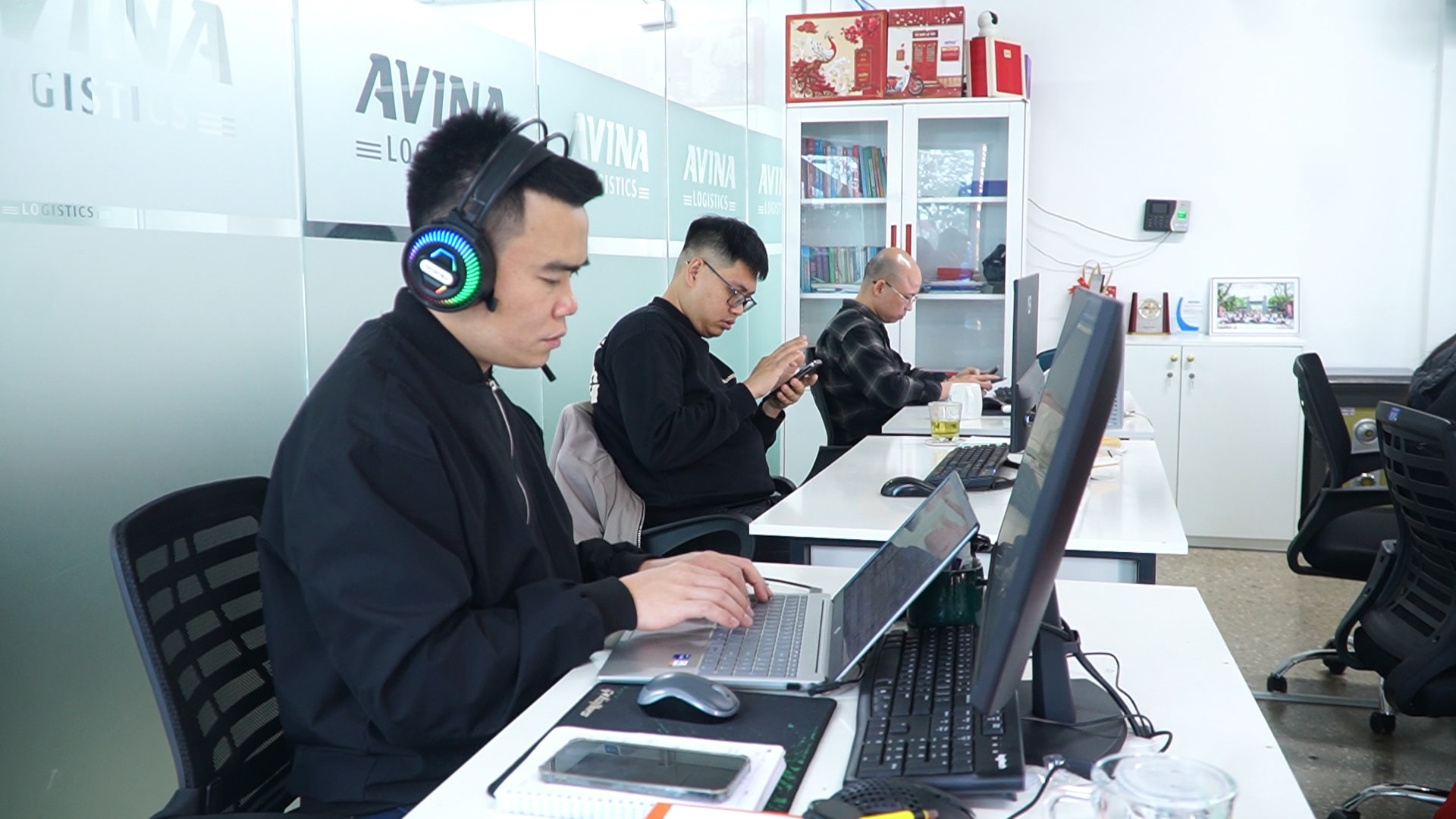 Tiếp nhận thông tin và các đơn hàng tại Công ty tiếp vậ