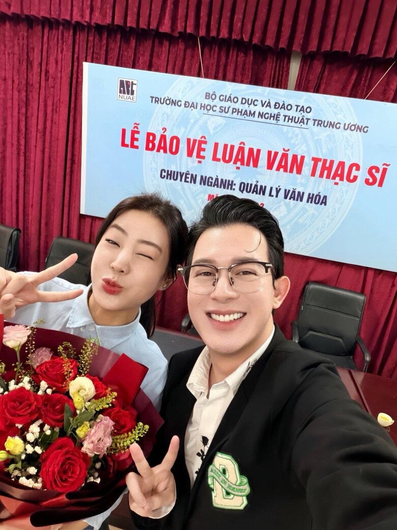 Thanh Hương trở thành Thạc sĩ ở tuổi U40.