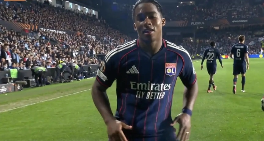 Endrick nhảy múa sau khi giúp Lyon gỡ hòa.