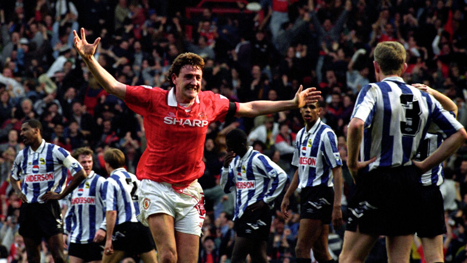 Bàn thắng Bruce thay đổi lịch sử Manchester United.