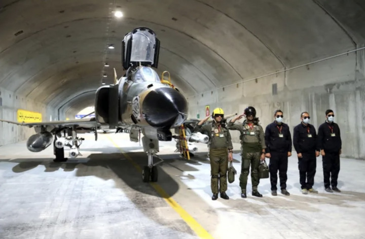 Tiêm kích Iran tại căn cứ không quân ngầm Eagle 44