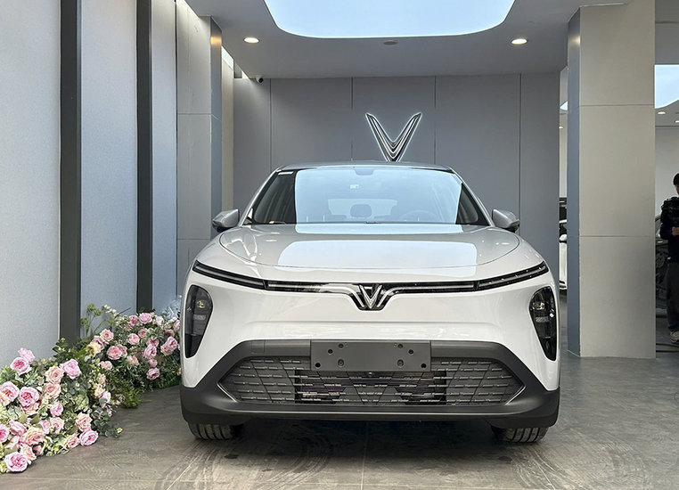 VinFast VF MPV 7 sở hữu mức giá lăn bánh cạnh tranh nhờ ưu đãi thuế trước bạ