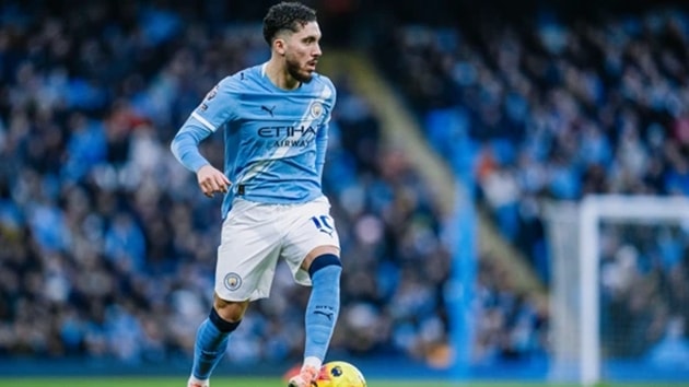 Hàng công Man City trông đợi vào khả năng sáng tạo của Rayan Cherki.
