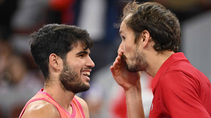 Alcaraz và Medvedev chuẩn bị cho màn đối đầu tại bán kết Indian Wells 2026