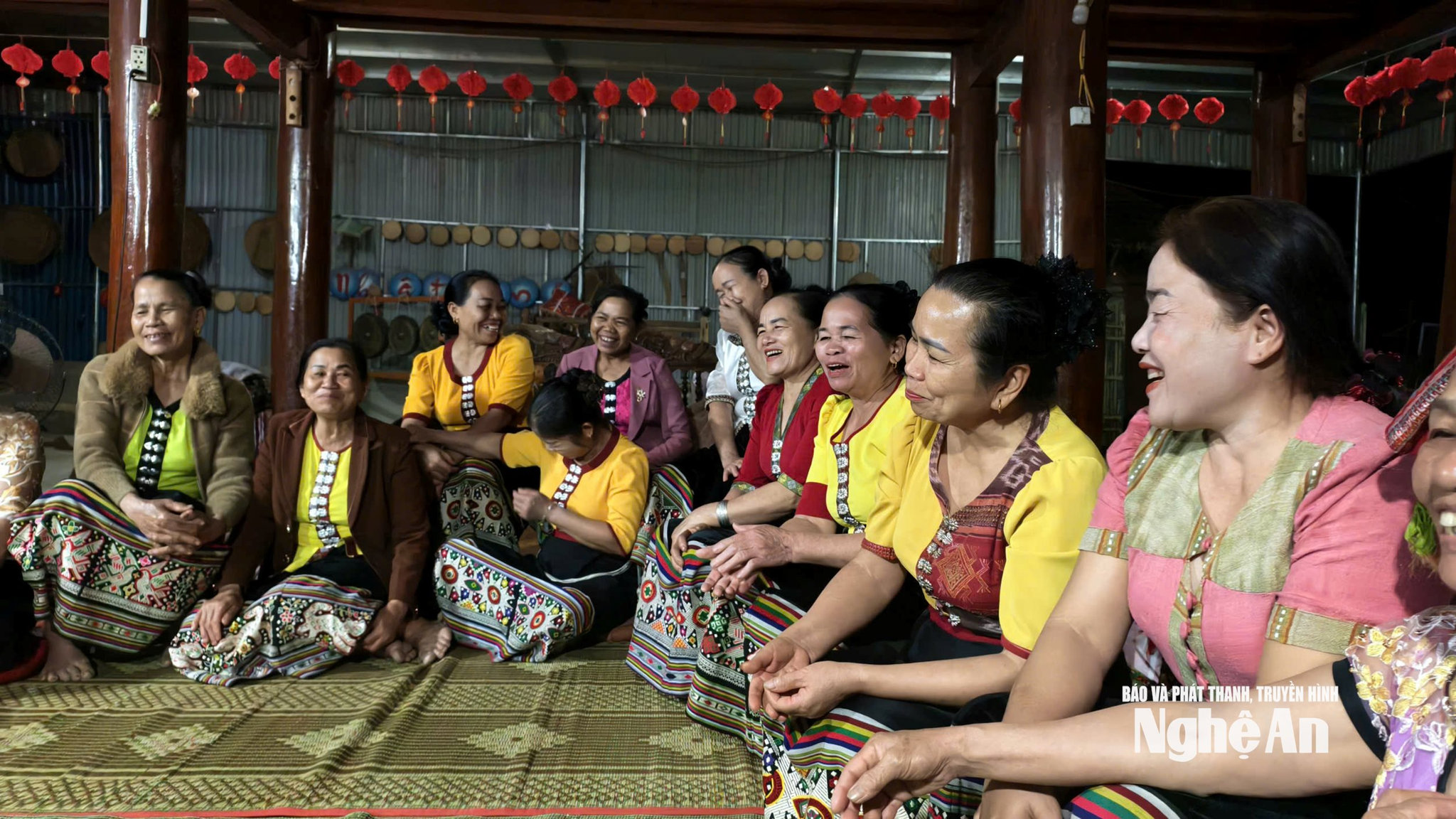 Phụ nữ Thái bản Hoa Tiến say sưa tập luyện