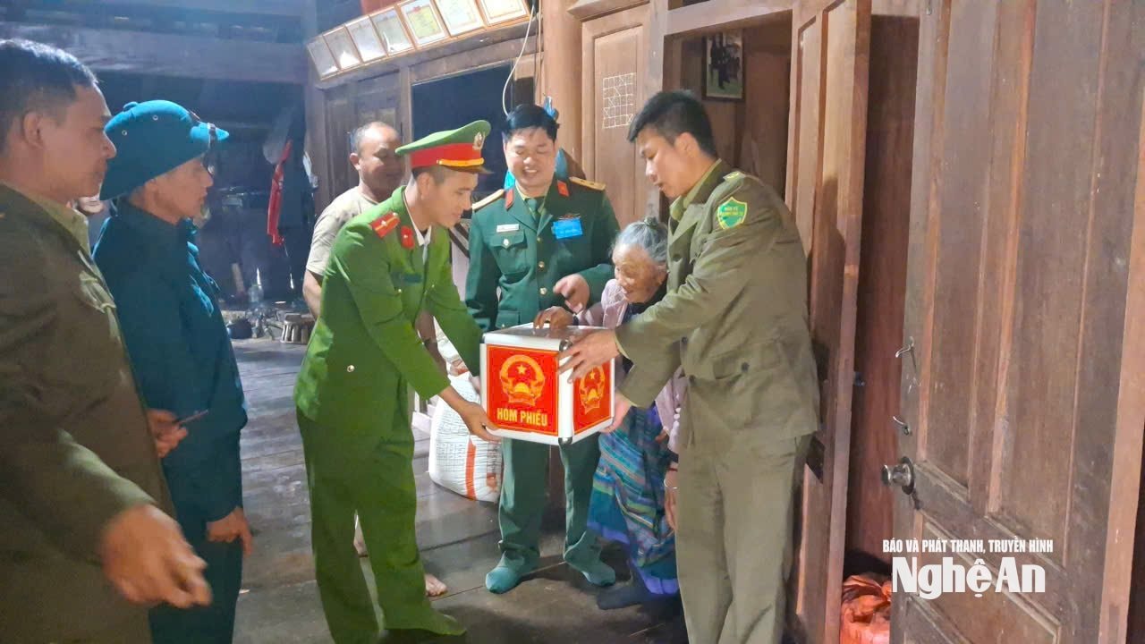 Vi Phia Nam 102 tuổi xã Nậm Cắn