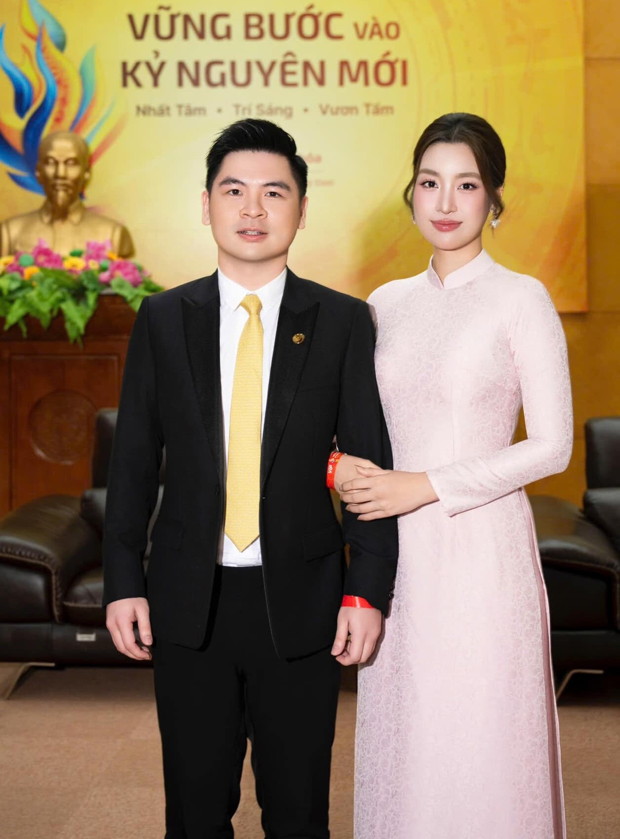 Đỗ Mỹ Linh đăng tải hình ảnh thẻ cử tri và hoàn thành nghĩa vụ công dân.