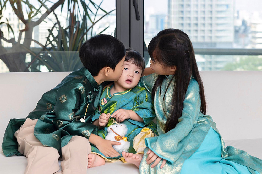 Gia đình hạnh phúc của Hoa hậu Đặng Thu Thảo và doanh nhân Nguyễn Trung Tín.