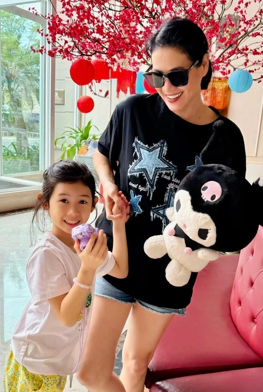 Con gái không thích Thân Thúy Hà đóng cảnh tình cảm.