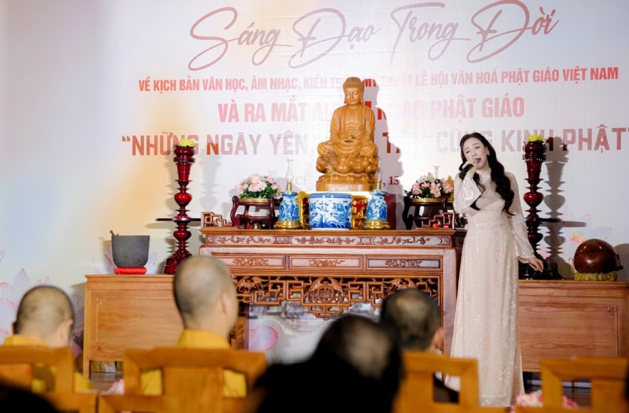 Hồ Quỳnh Hương ra mắt album tụng kinh tiếng Việt Những ngày yên