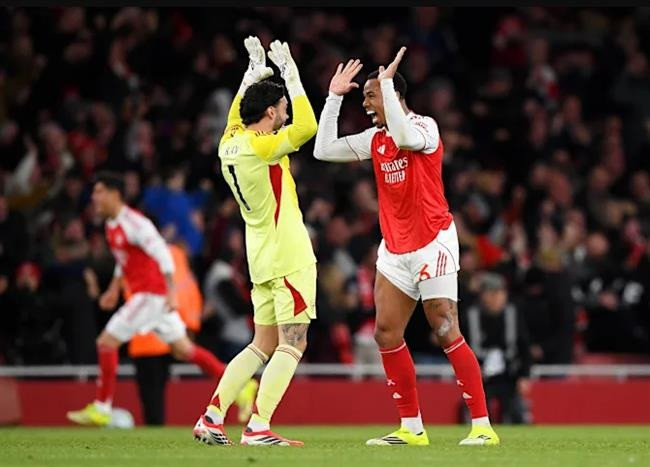 Thủ môn David Raya của Arsenal có trận đấu giữ sạch lưới xuất sắc