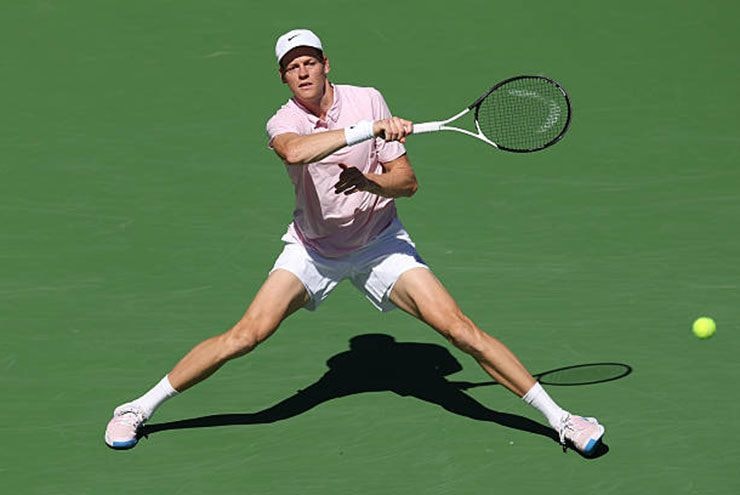 Jannik Sinner thể hiện khả năng điều chỉnh đấu pháp xuất sắc trước Zverev