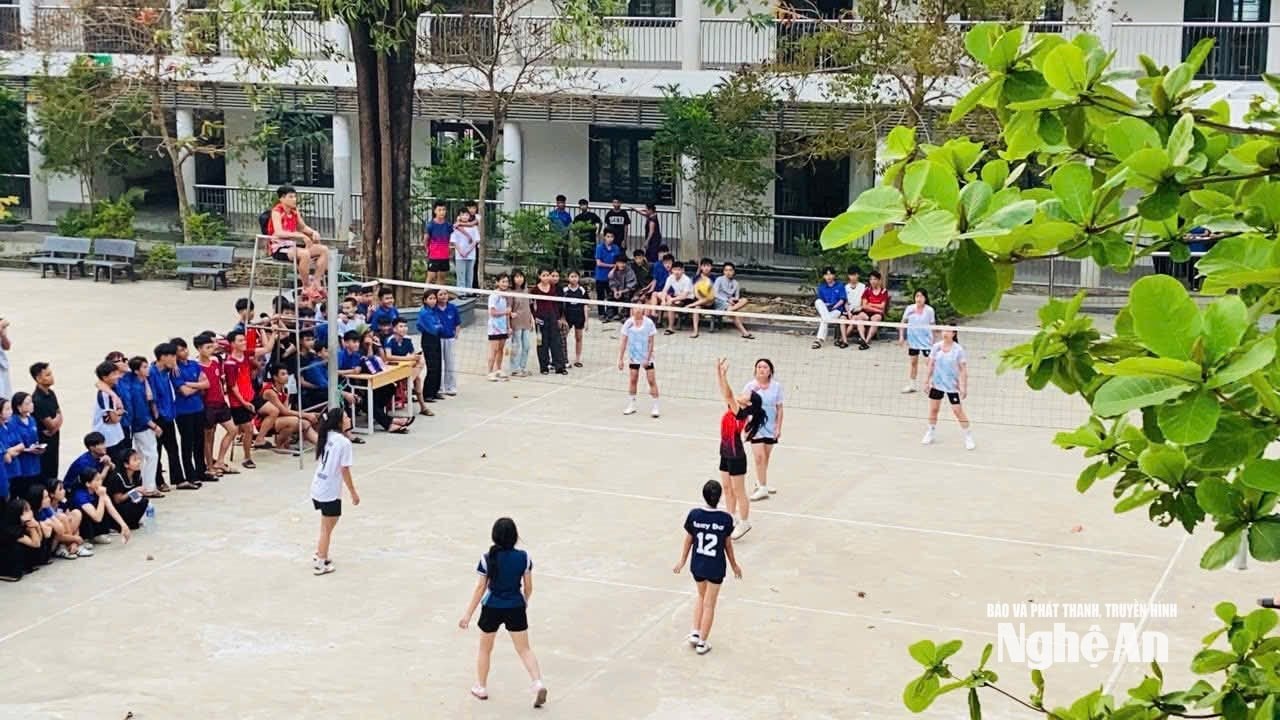 Giải thể thao dàn cho học sinh Trường THPT Kỳ Sơn. Ảnh - MH