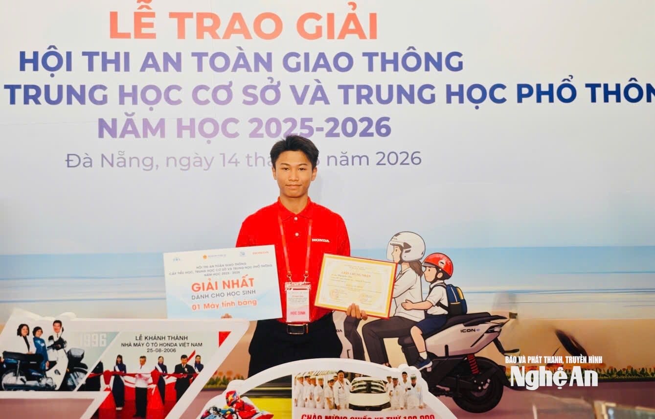 Nam sinh Trường THPT chuyên Phan Bội Châu
