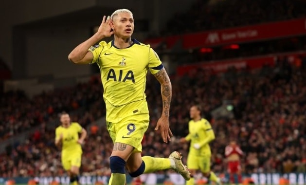 Richarlison một lần nữa chứng minh cái duyên ghi bàn mỗi khi đối đầu với Liverpool tại Anfield.