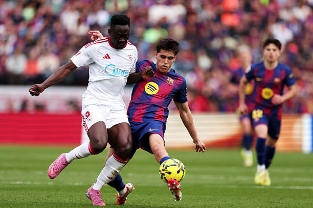 Pau Cubarsi mắc lỗi vị trí dẫn đến các bàn thua của Barcelona.