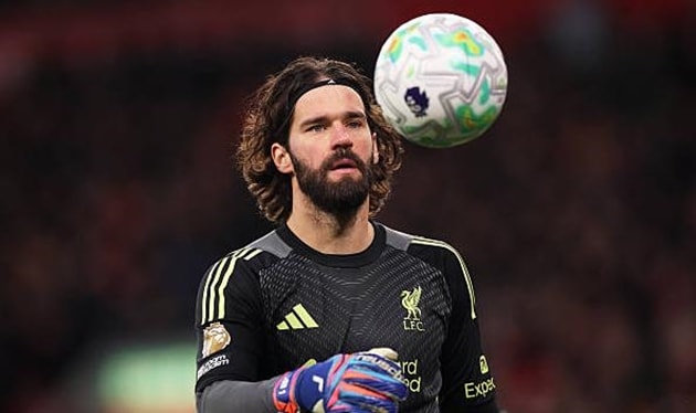 Thủ thành Alisson Becker đã nỗ lực hết mình nhưng không thể giữ sạch lưới.