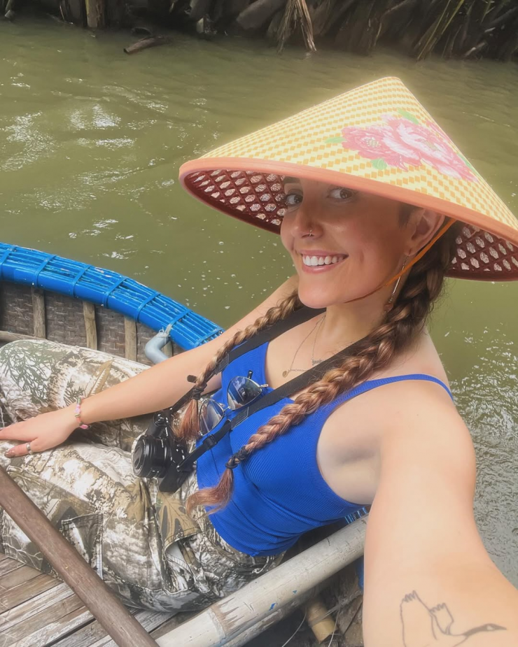 Gentry Hale đối mặt với sự thay đổi thời tiết giữa các vùng miền Việt Nam