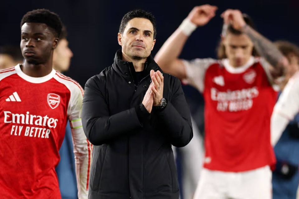 Arsenal chiếm lợi thế nhờ chiến lược nhân sự hợp lý.