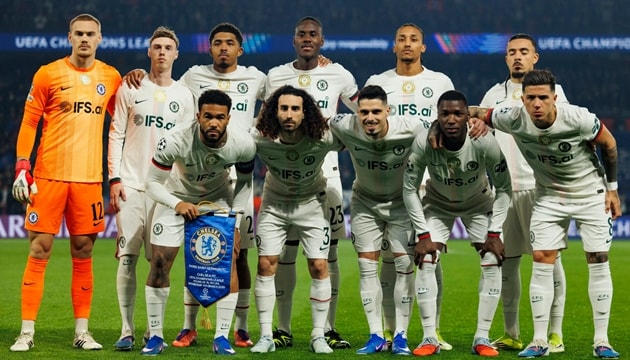 Các cầu thủ Chelsea nỗ lực tập luyện cho trận lượt về với PSG.