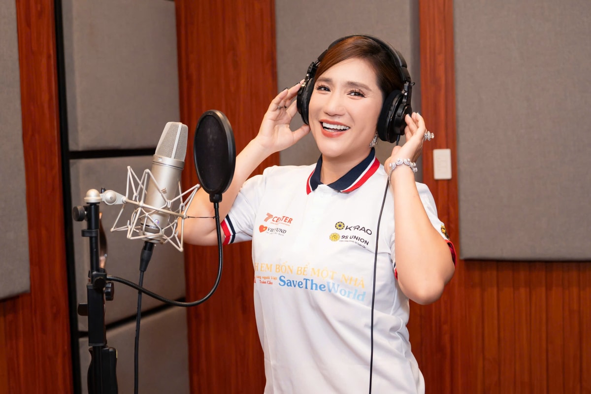 MC Cát Tường tại sự kiện.