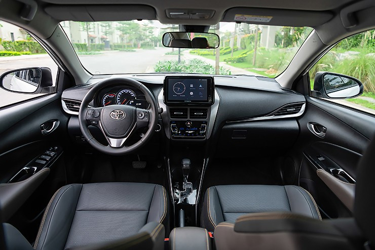 Khoang lái Toyota Vios 2026 với màn hình giải trí 9 inch mới