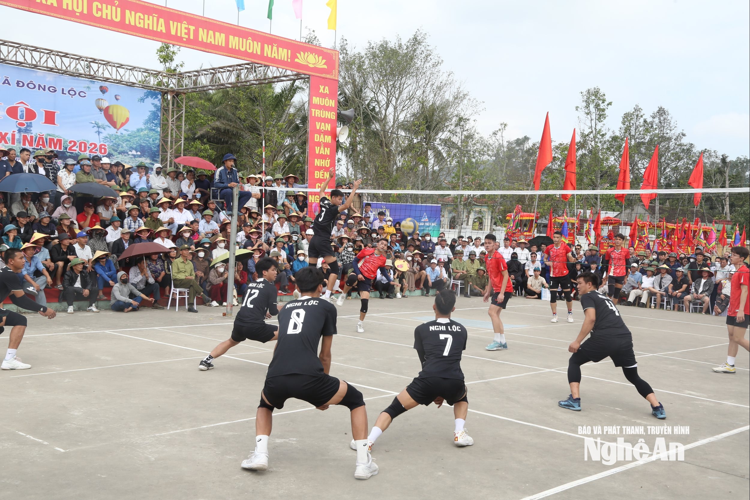 bong chuyền lễ hội đền Nguyễn Xí Ảnh Đình Tuyên 
