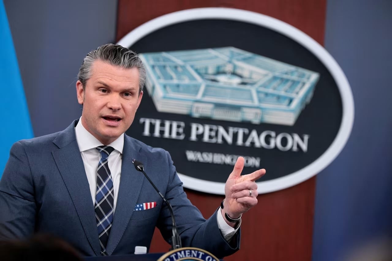 Bộ trưởng Chiến tranh Mỹ Pete Hegseth phát biểu tại Lầu Năm Góc về kho vũ khí của Iran