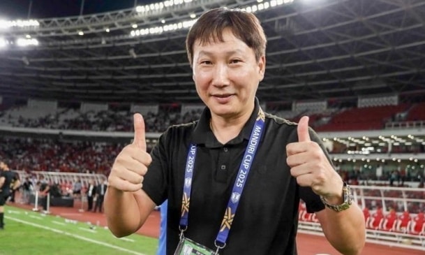 HLV Kim Sang Sik được FIFA vinh danh với biểu tượng phù thủy sau thành tích cùng ĐT Việt Nam.