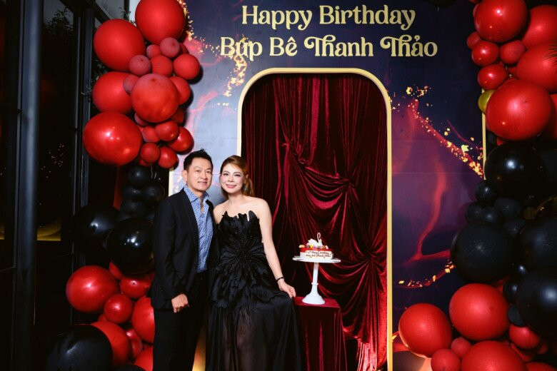 Chồng Việt kiều của Thanh Thảo âm thầm từ Mỹ về Việt Nam để tổ chức sinh nhật cho vợ.
