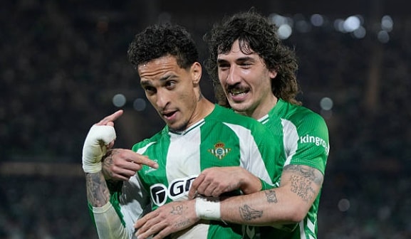 Antony đưa Betis tiến vào tứ kết.