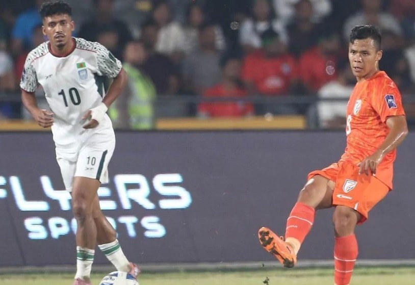 Các cầu thủ Bangladesh ăn mừng trong trận đấu với Ấn Độ tại vòng loại Asian Cup.