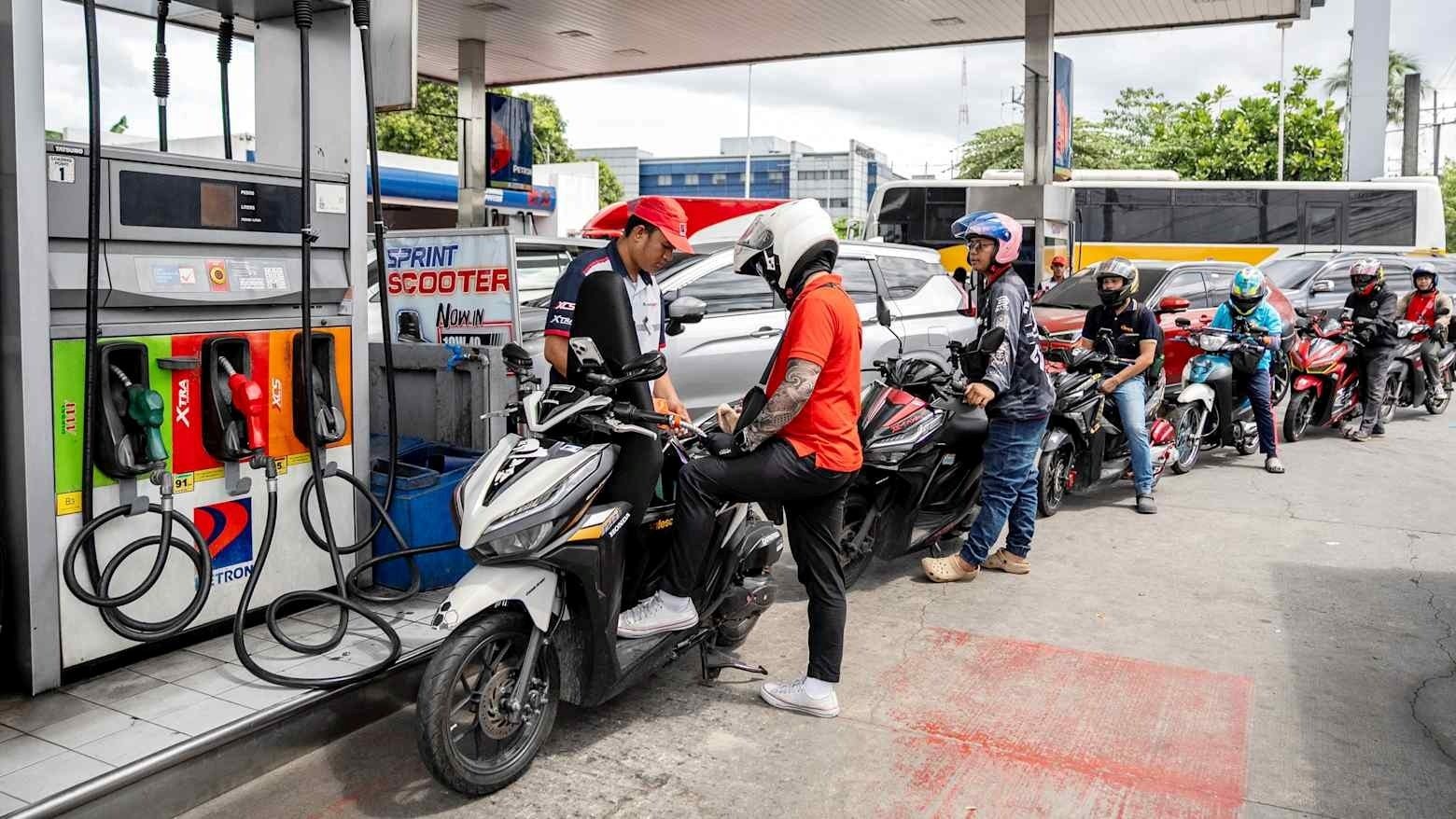 Giá xăng dầu hôm nay 21/3/2026: Dầu thế giới tăng, Brent trở lại mức 110 USD/thùng