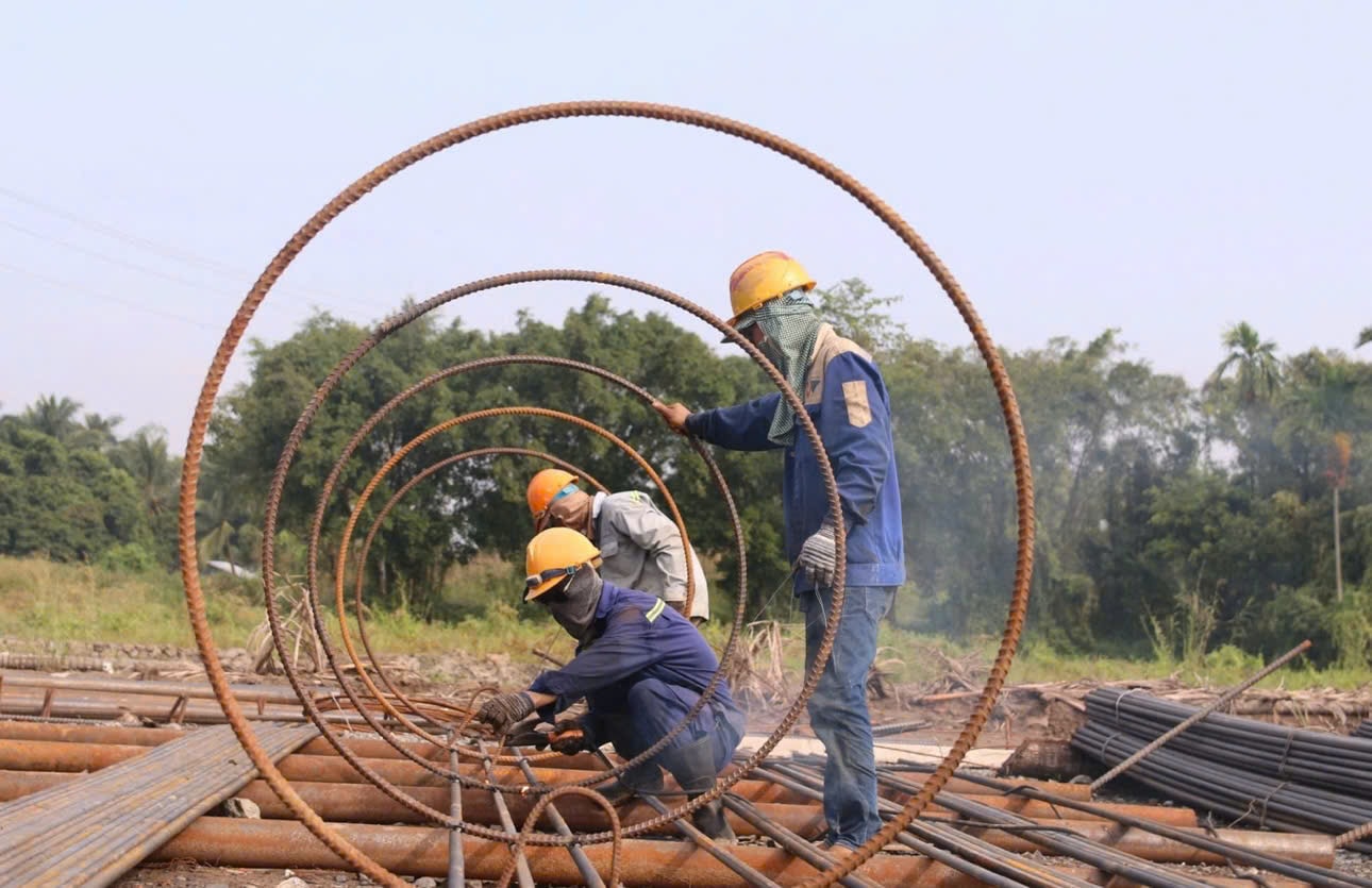 Thép xây dựng chịu áp lực từ biến động giá năng lượng và nguyên liệu.