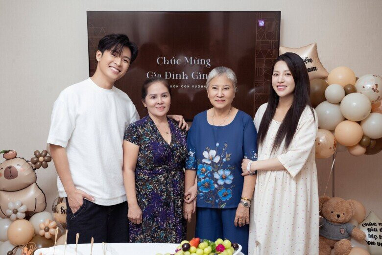 Puka trong thời điểm sinh nở cùng hai bên gia đình