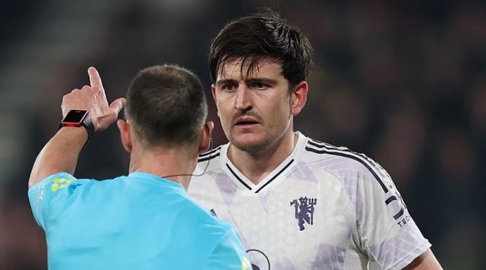 Tranh cãi dữ dội ở trận hoà của MU với Bournemouth 2 Harry Maguire: Từ niềm vui lên tuyển đến tấm thẻ đỏ tai hại trước Bournemouth