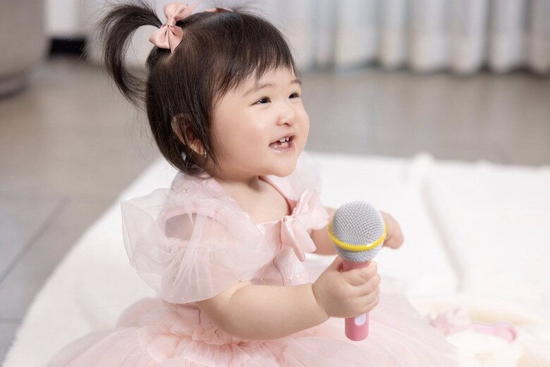 Ngoại hình đáng yêu của bé Anya