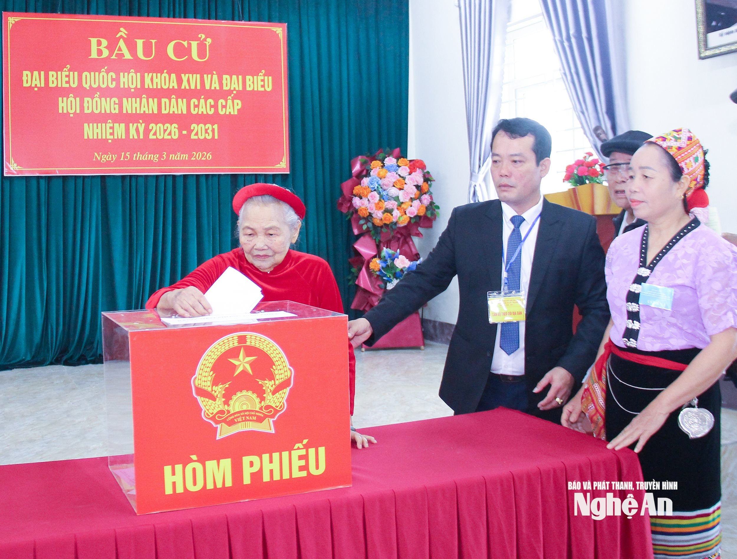  Cụ bàn