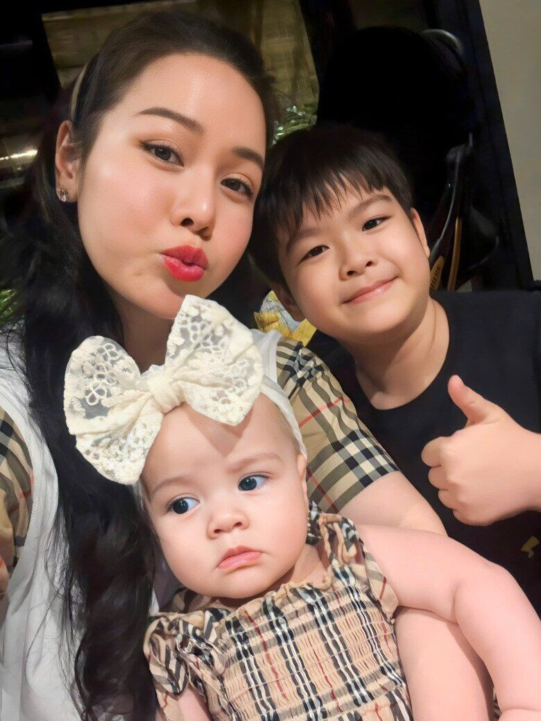 Nhật Kim Anh có 2 con đủ nếp, đủ tẻ.