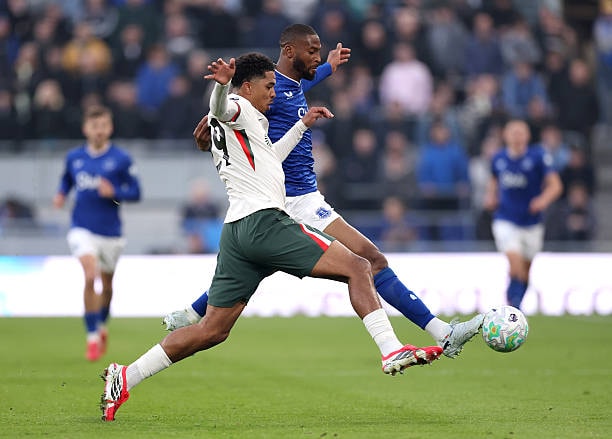Wesley Fofana mắc lỗi vị trí nghiêm trọng